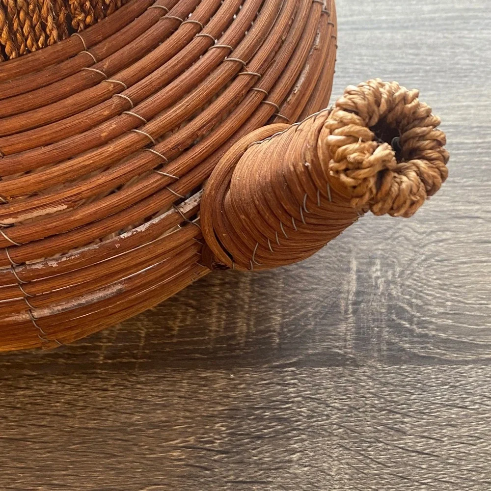 Vintage Woven Wicker Teapot Basket Decorative Rattan Tea Pot‎ w/ Lid Metal Frame